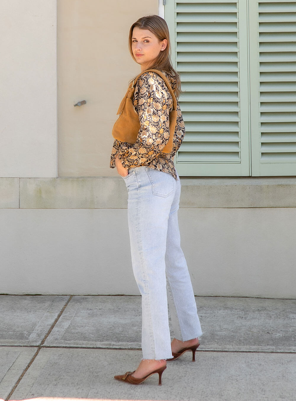 Tha Tiffany top in exclusive paisley black, tan, beige print features long sleeves with elasticised cuff, button through back yoke, shoulder detailing and breathable soft washed linen.