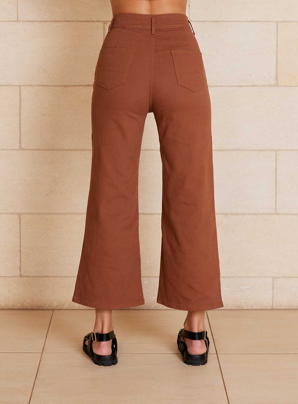 Stassy Wide Leg Pant featuresfunctional pockets back and front, fitted through the hips with subtle darts through the front, cropped in length, flared from the knee down, belt loops and press dtud button..
