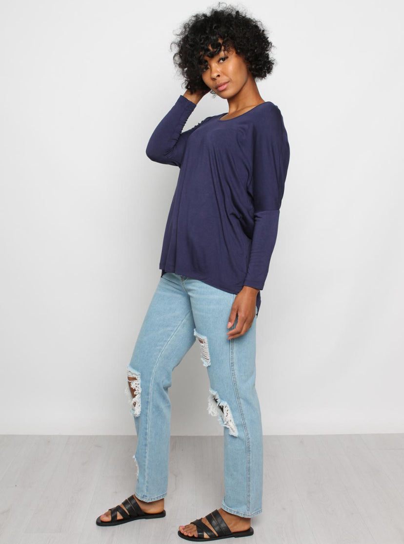 Over size fit
Fitted arms
3/4 sleeve 
Loose fitting arm
Viscose Elastane
Kirsten is 175cm tall. Bust: 81cm Waist: 64cm Hips: 91cm and wears size 8