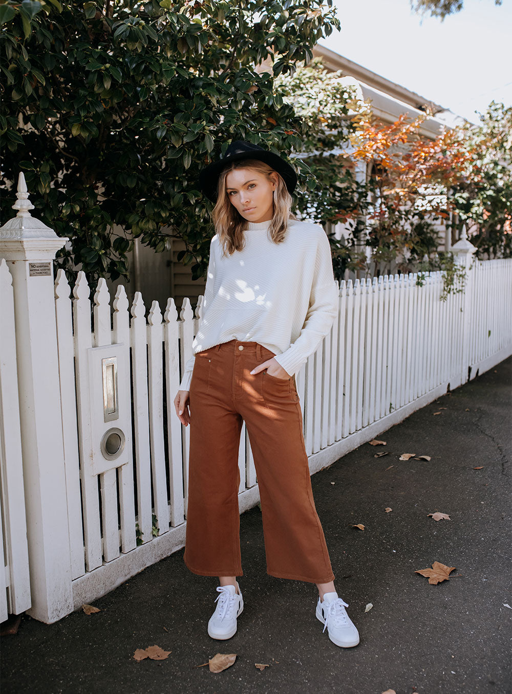 Stassy Wide Leg Pant featuresfunctional pockets back and front, fitted through the hips with subtle darts through the front, cropped in length, flared from the knee down, belt loops and press dtud button..